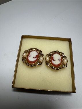 Estate Vintage - Gold-Tone Cameo Earrings with White Cameos and Coral Centers